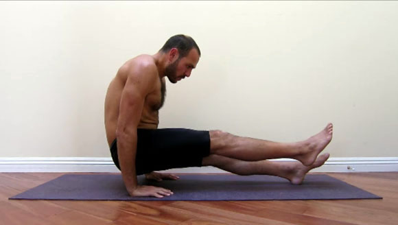 antranik demonstrating a ONE foot supported l sit