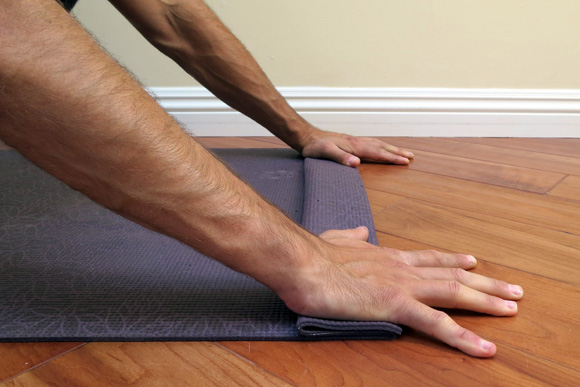 antranik-showing-a-wrist-modification-using-yoga-mat