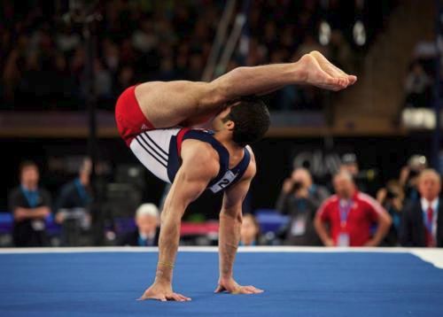 Danell Leyva performing a Manna.