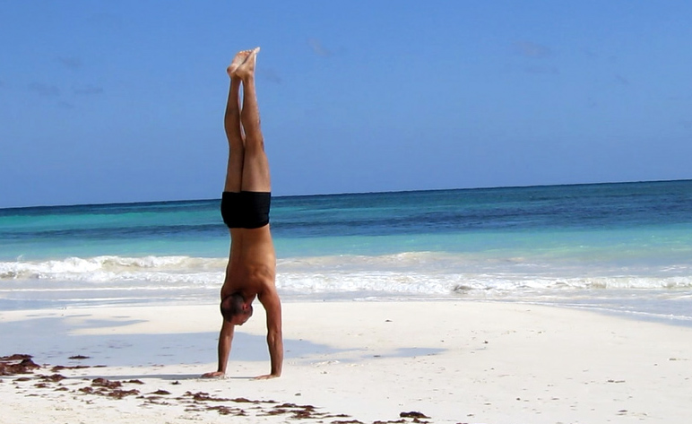 antranik practicing handstand in tulum